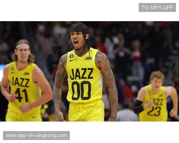 克拉克森突破变向轻松甩开对位,犹他场面渐稳